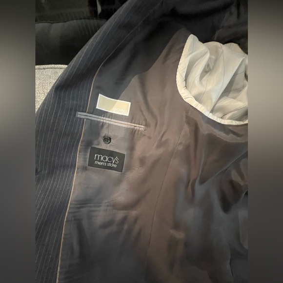 Michael Kors Suit. Gray color jacket size 46 pants size 36 by 32 lenght. - Picture 3 of 9